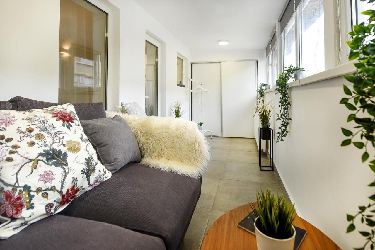 Spacious 1Br In The City Center - Amazing For Extended Stays Bucharest Exterior photo